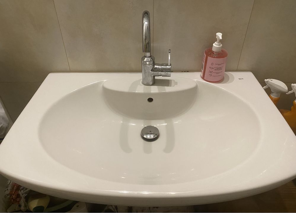 Umywalka Roca 80 cm na 50 cm biała