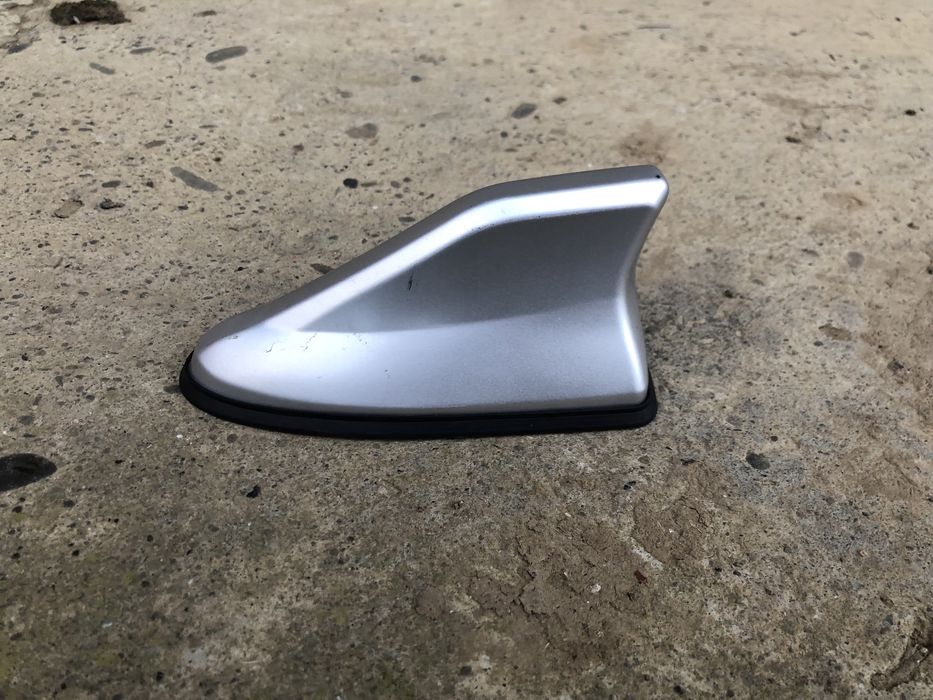 Антена на авто (сірий колір).