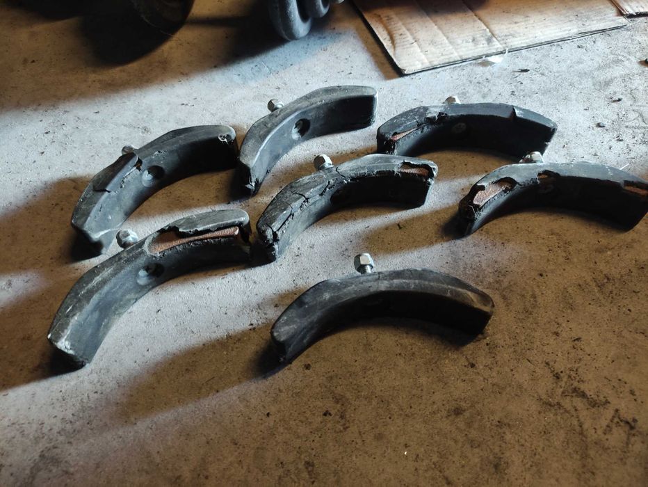 Stojak na hantelki do stojaka uchwyty łódki na hantle 7 sztuk uszkodzo