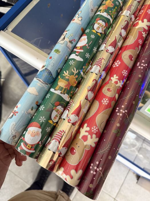 Пакувальний подарунковий папір