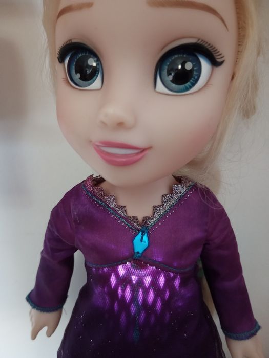 Brinquedo interativo:  Elsa Musical Frozen 2
