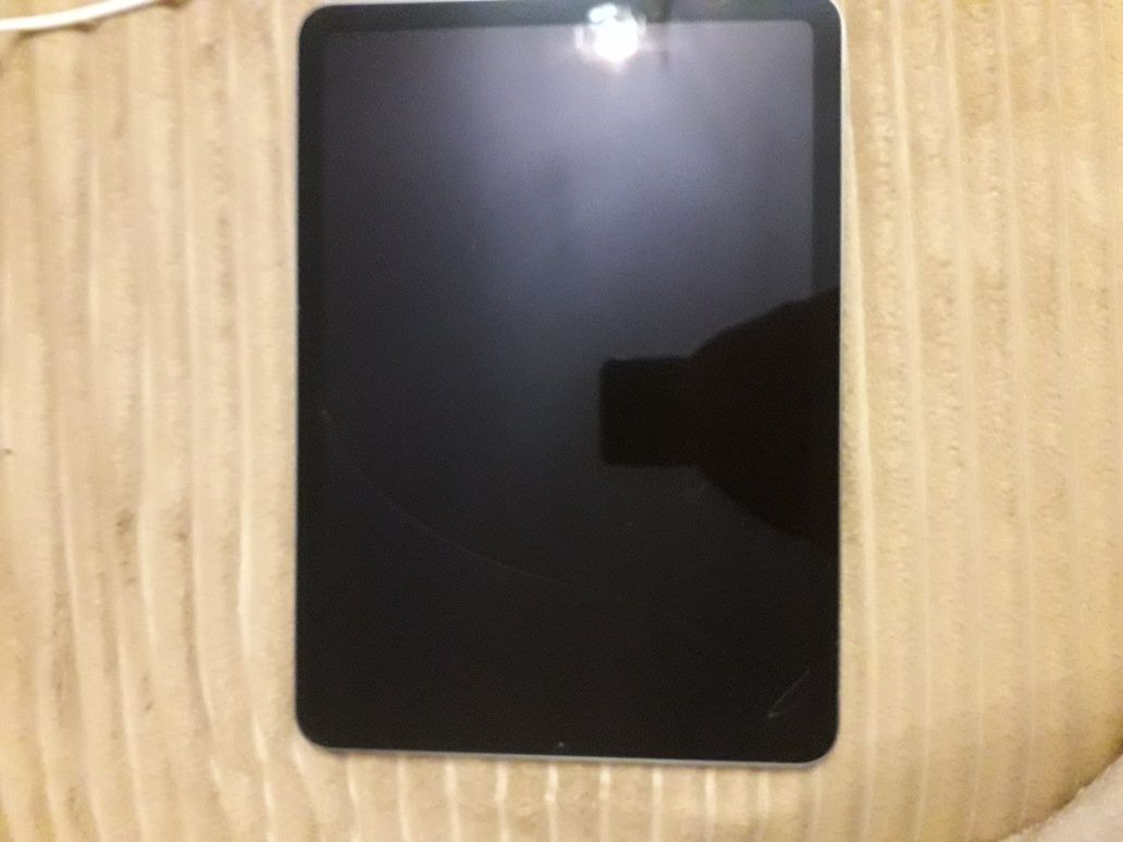 Планшет APPLE iPad Air 10.9" (4 Gen). Wi-Fi