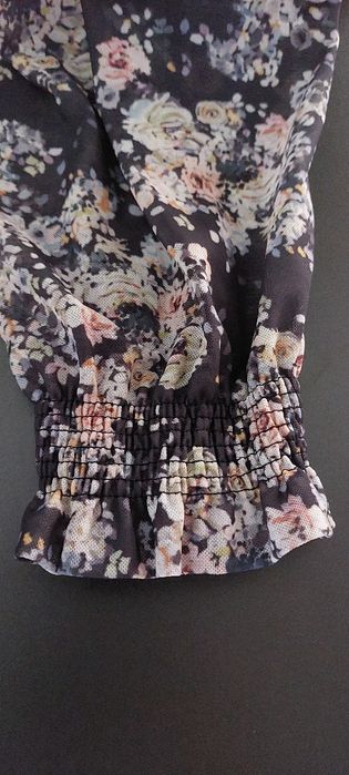 Mohito Kobieca sukienka w kwiaty z długim rękawem Rozm. XL / 42