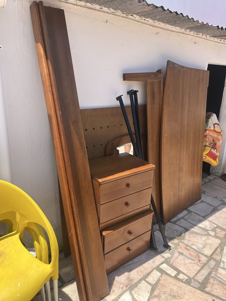 Cama e mesas de cabeceira