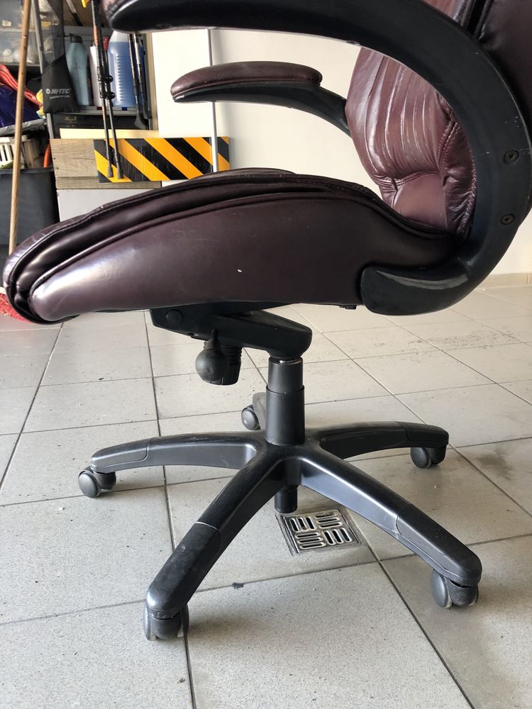Skórzany fotel biurowy