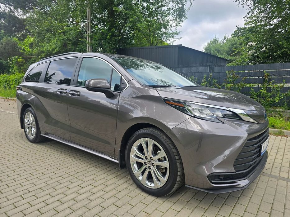 Toyota Sienna Hybrid AWD Wersja 8 osobowa