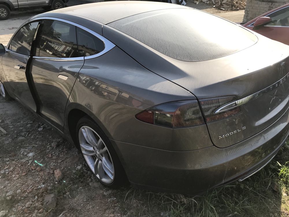 Tesla model S 70D