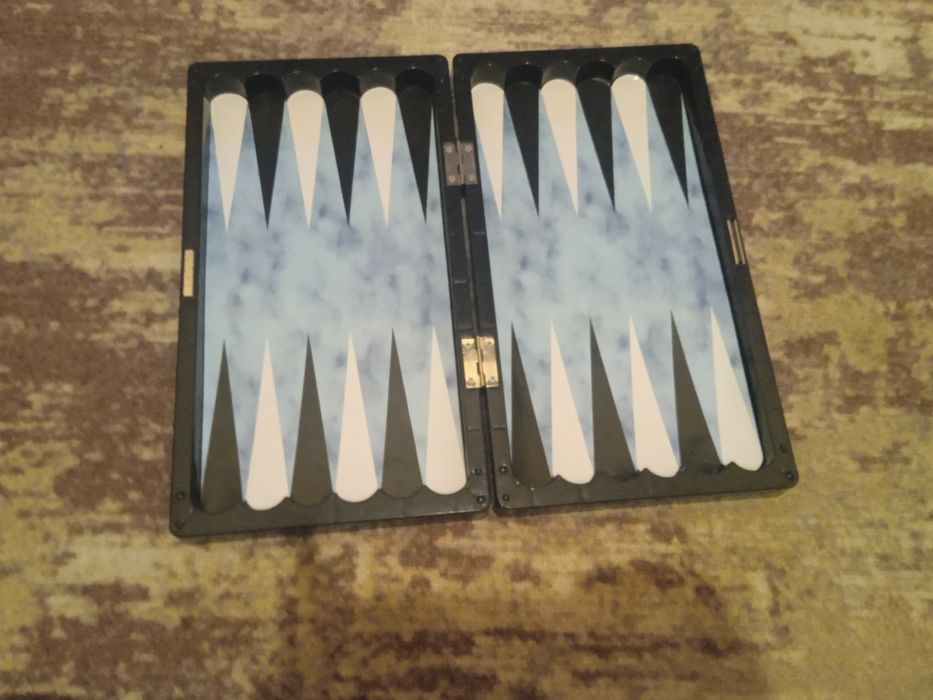 Шахи магнітні, поле металеве