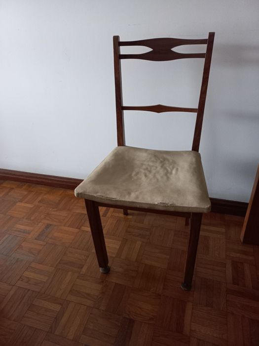 Cadeira antiga estilo olaio