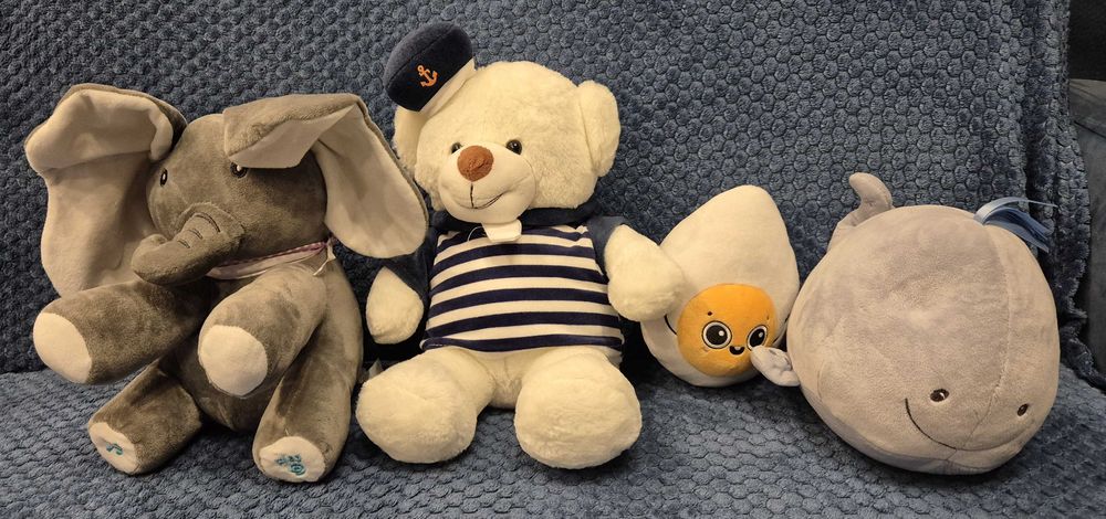Zestaw 26 pluszaków maskotek. W stanie bardzo dobrym, do 30 cm