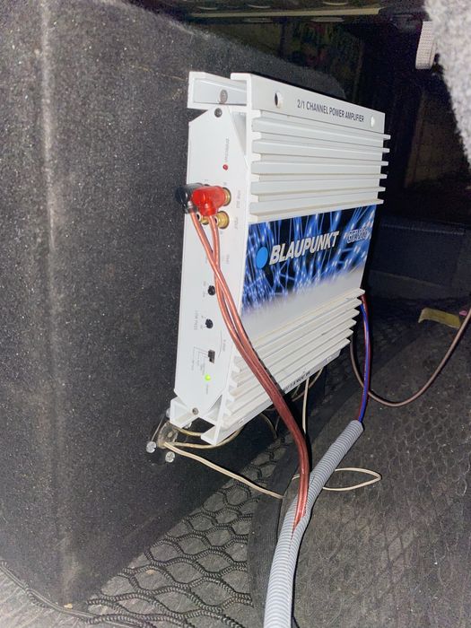 Продам сабвуфер с усилителем