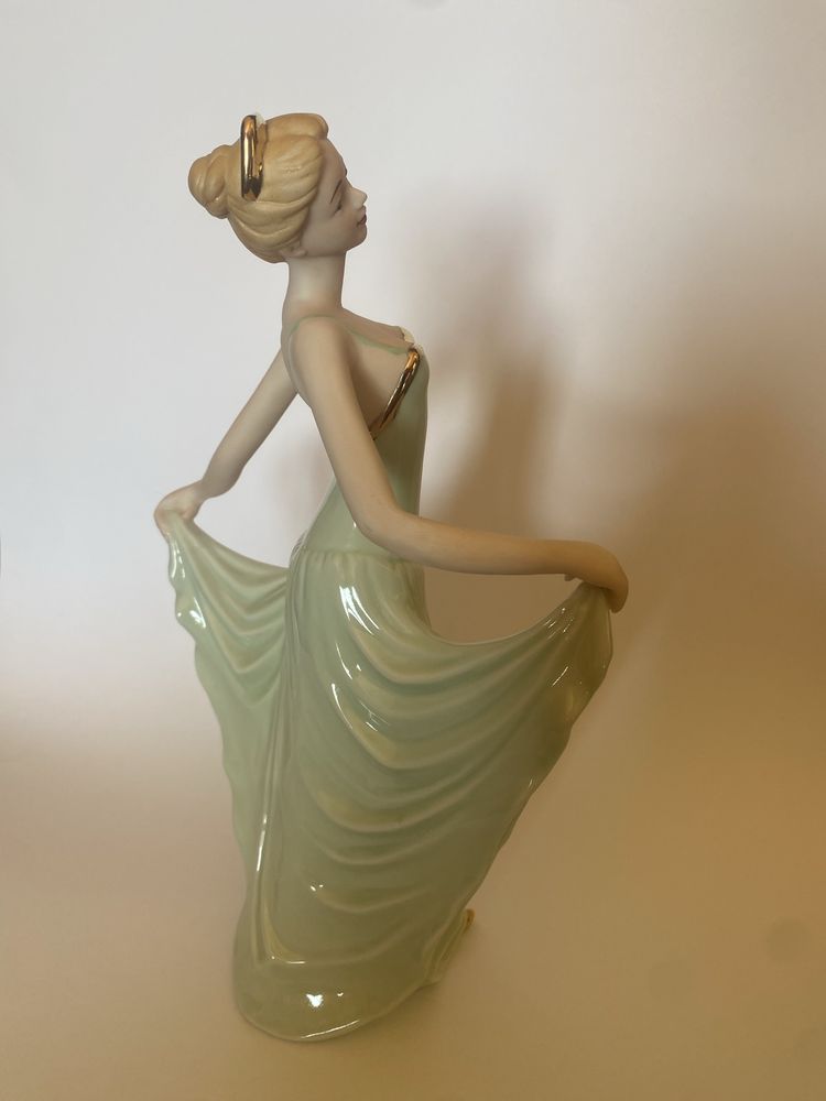 SBL piekna porcelanowa dama