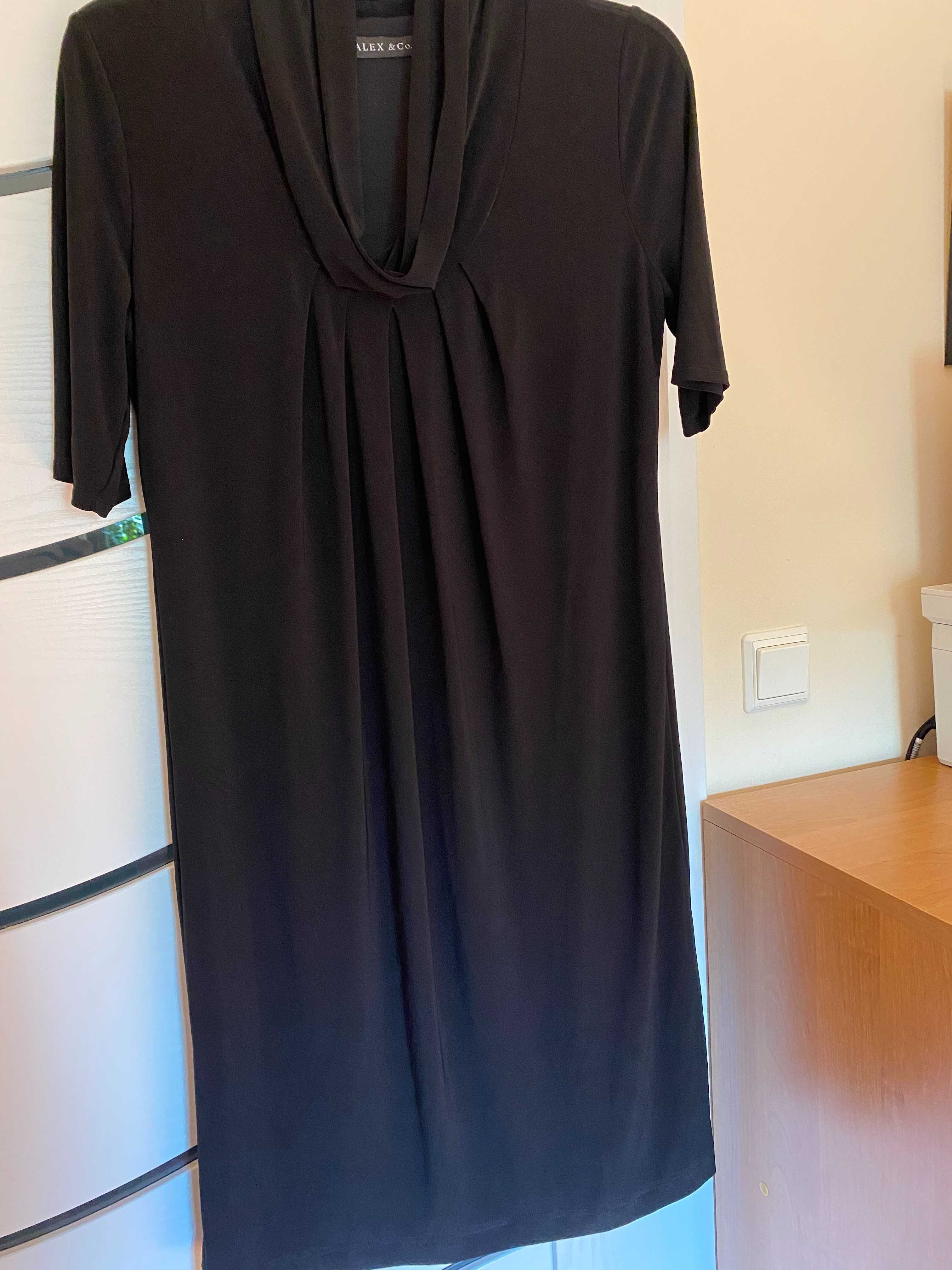 sukienka czarna z marszczeniem- dekold woda