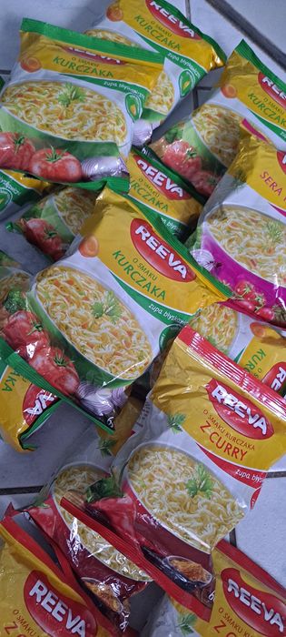 Zupka chińska błyskawiczna Reeva mix smaków 30 sztuk