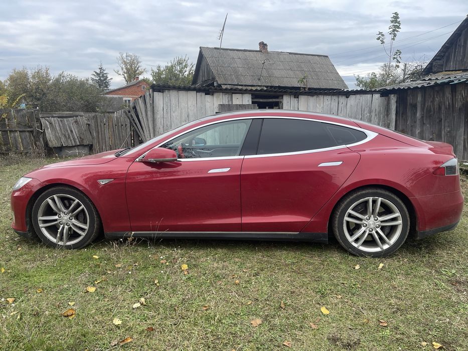 Продам машину Тесла