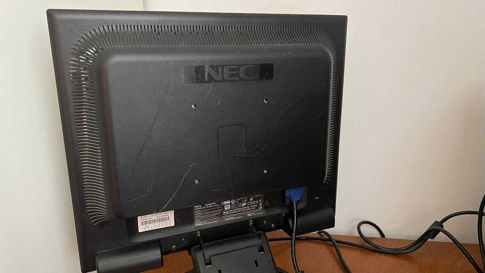 Komputer HP EliteDesk 705 G2 + monitor NEC 19”