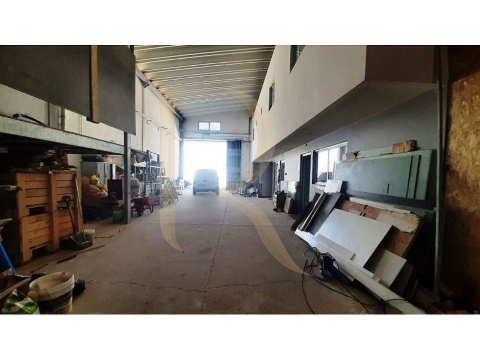 Armazém industrial em Pinhal de Frades - Seixal