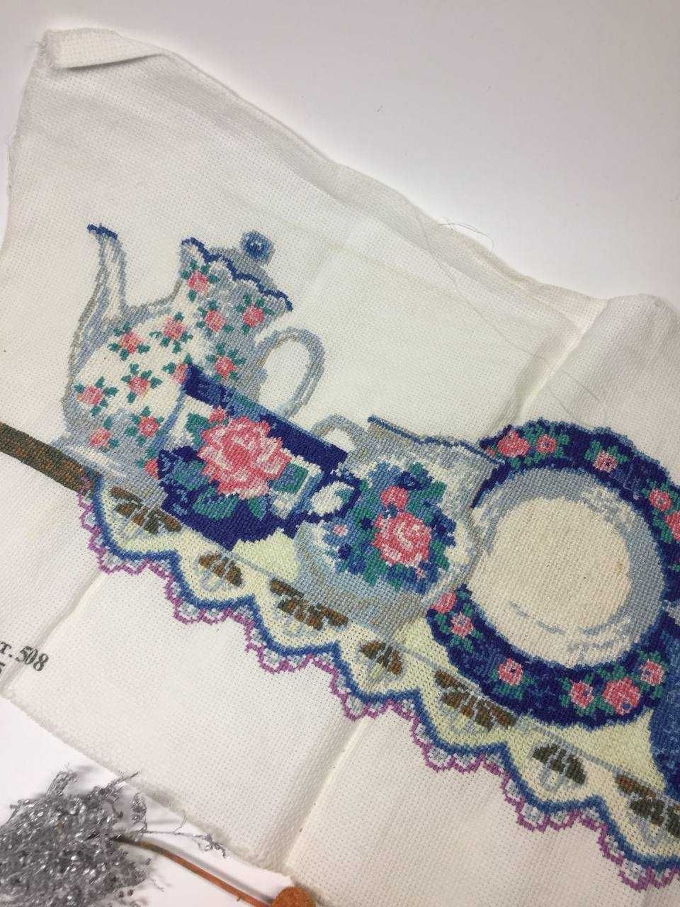 Готовая вышивка крестом Полочка с посудой чая ручная работа для декора