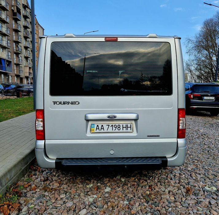 Автомобіль в гарному стані.