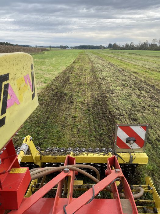 Usługa podsiewu oraz siewu traw  APV GP300 M1 oraz Guttler