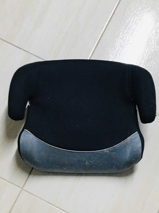 Fotelik plastikowy podstawka siedzisko 125-150 cm CZARNY