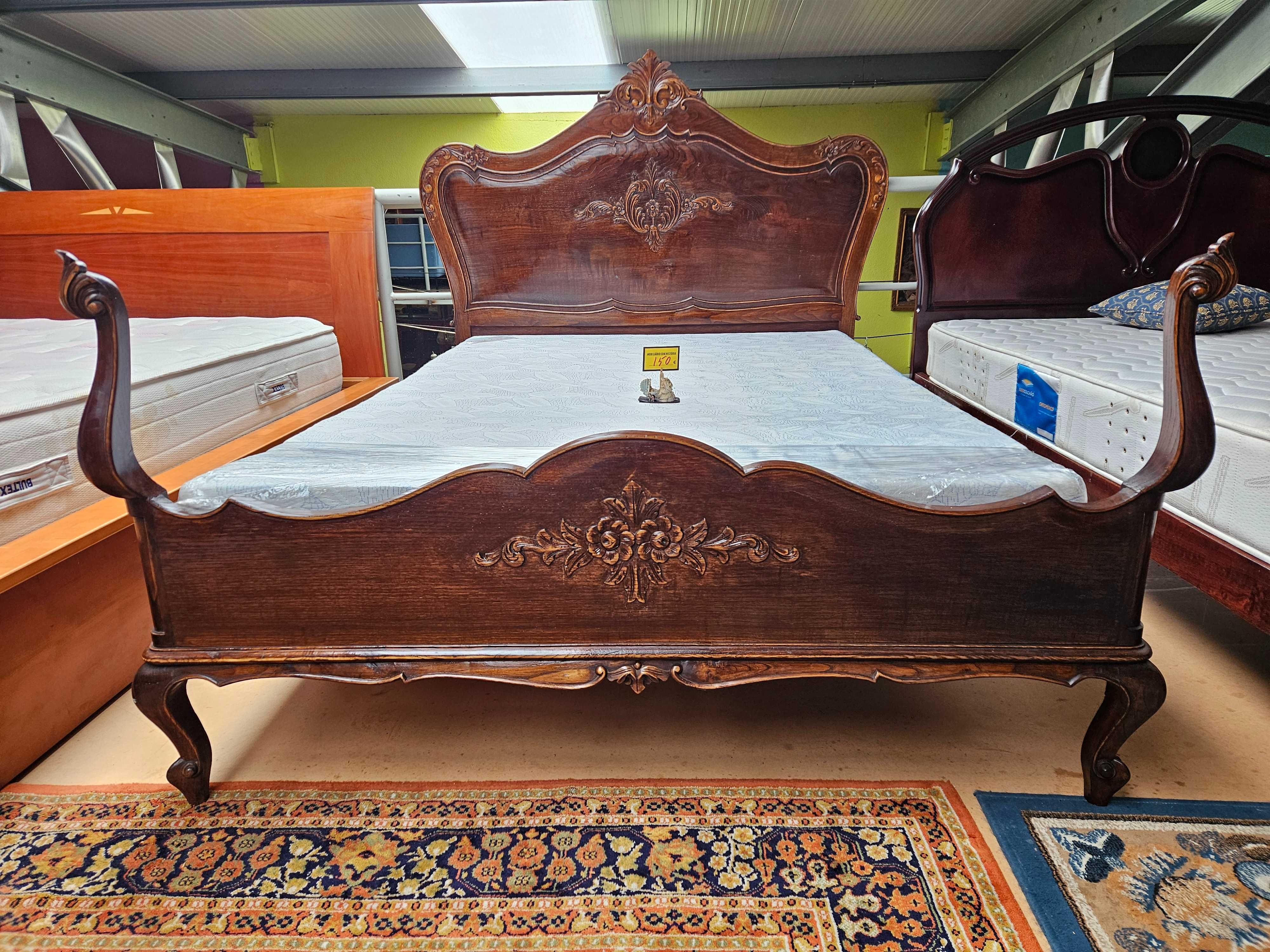 Cama antiga com estrado e colchão - óptimo estado