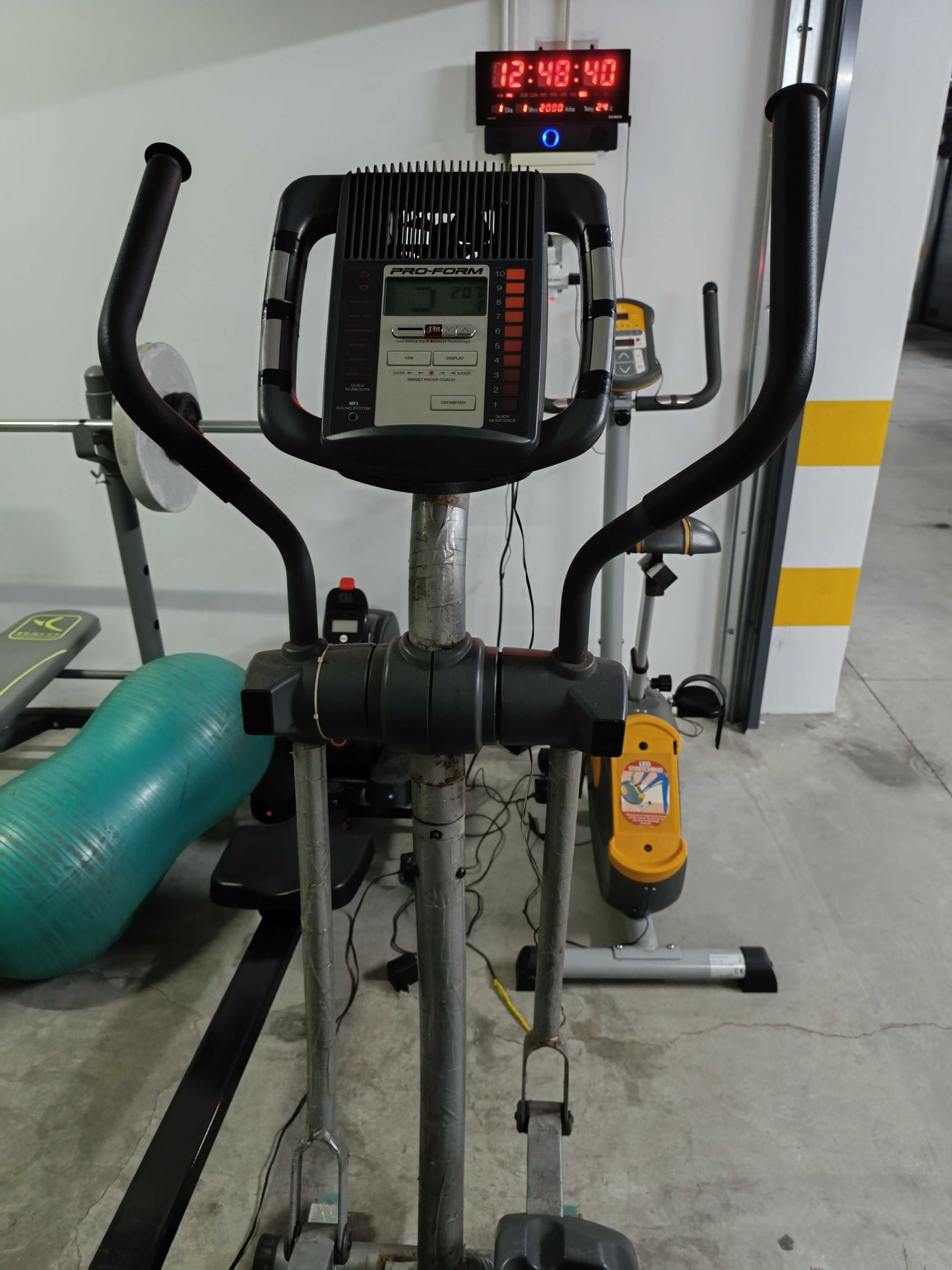 Passadeira Elíptica profissional Pro-form 895 ZLE