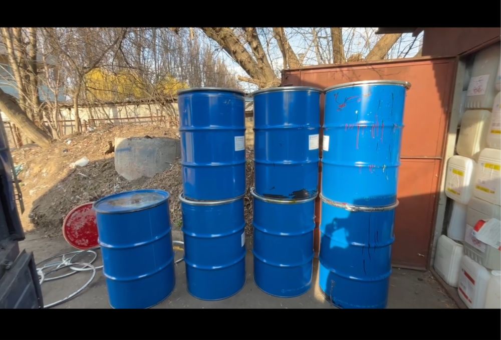 Продам бочки металеві на 200л з кришкою!