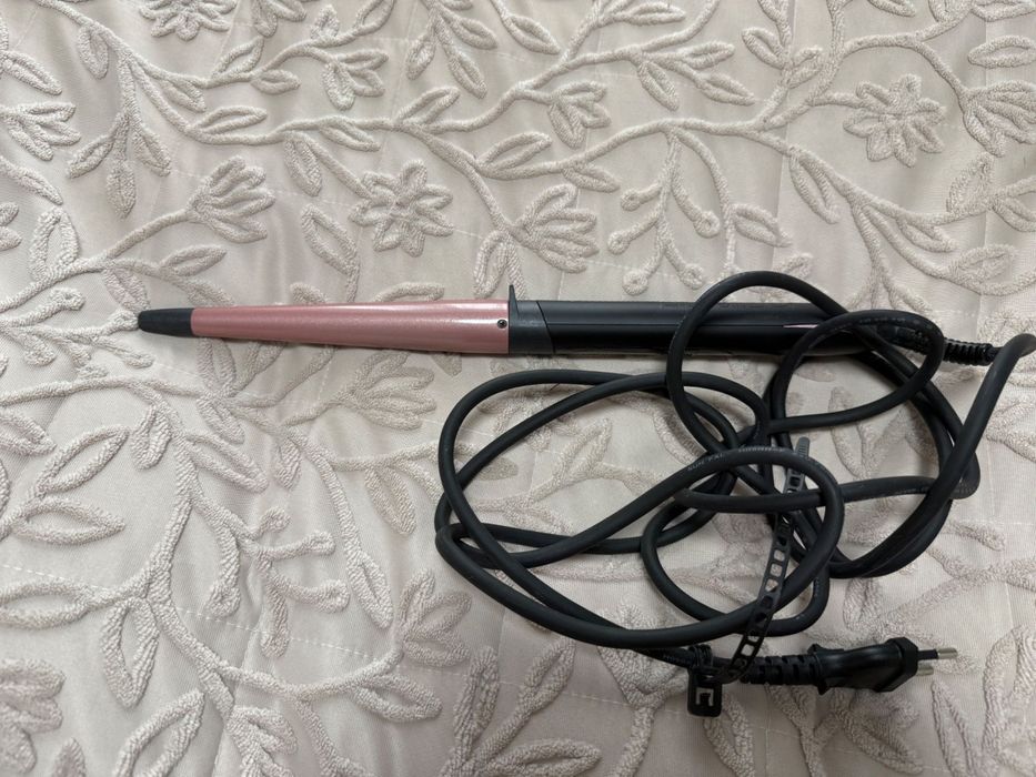 Конусна плойка Babyliss. Використовувалась 1 раз