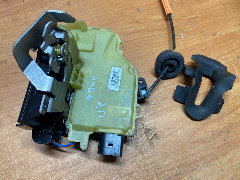 задній правий замок механізм дверей Ауді А4 Б6