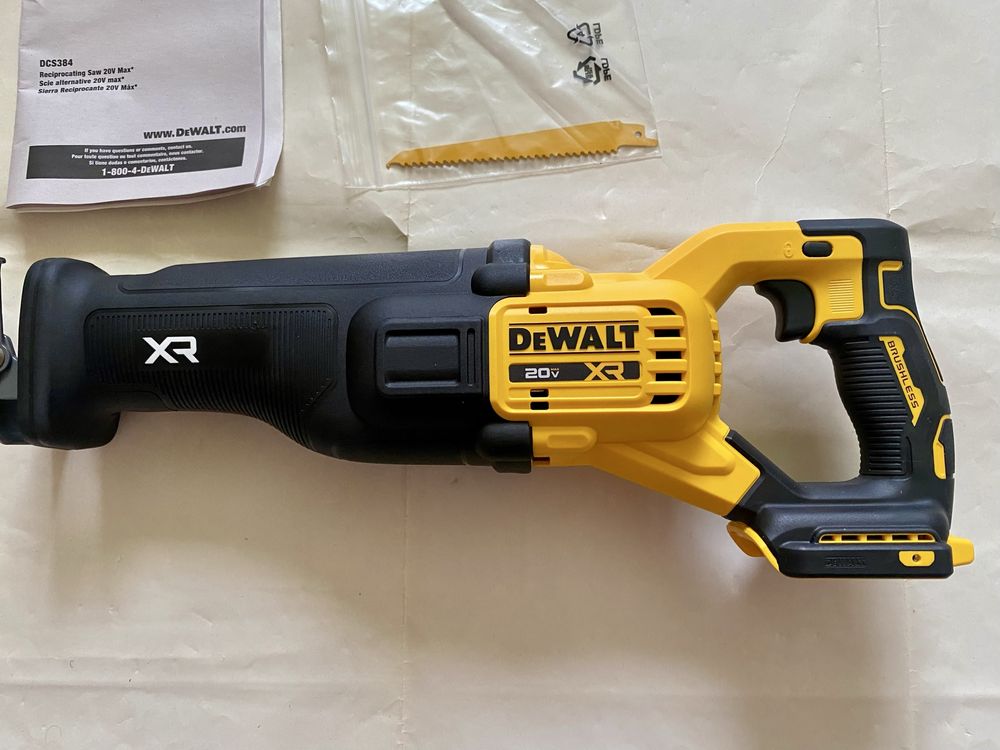 Пила Dewalt dcs384