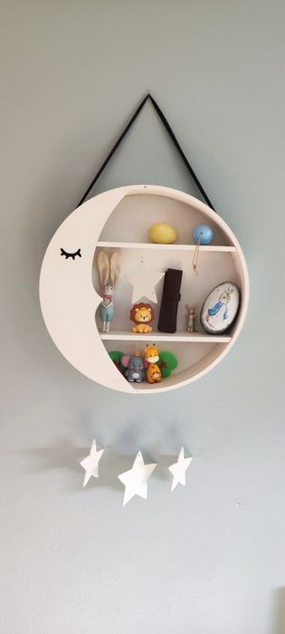 Prateleira em forma de lua