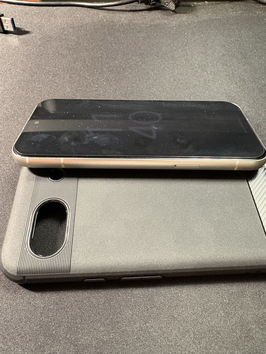 Google Pixel 8a 8/128GB (Porcelain) + Spigen