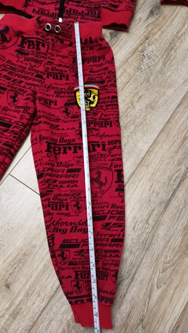 Piękny dres Ferrari rozmiar  110-116