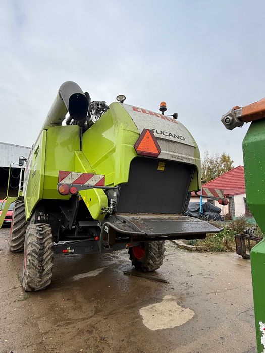 Kombajn Claas Tucano 420 + heder Vario V560