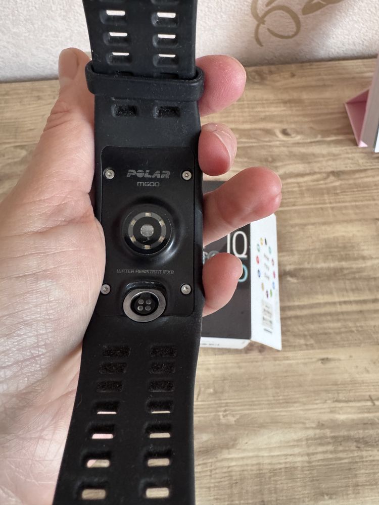 Продам смарт-годинник Polar M600