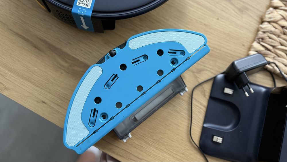 Продам робот пилосос Philips xu2000