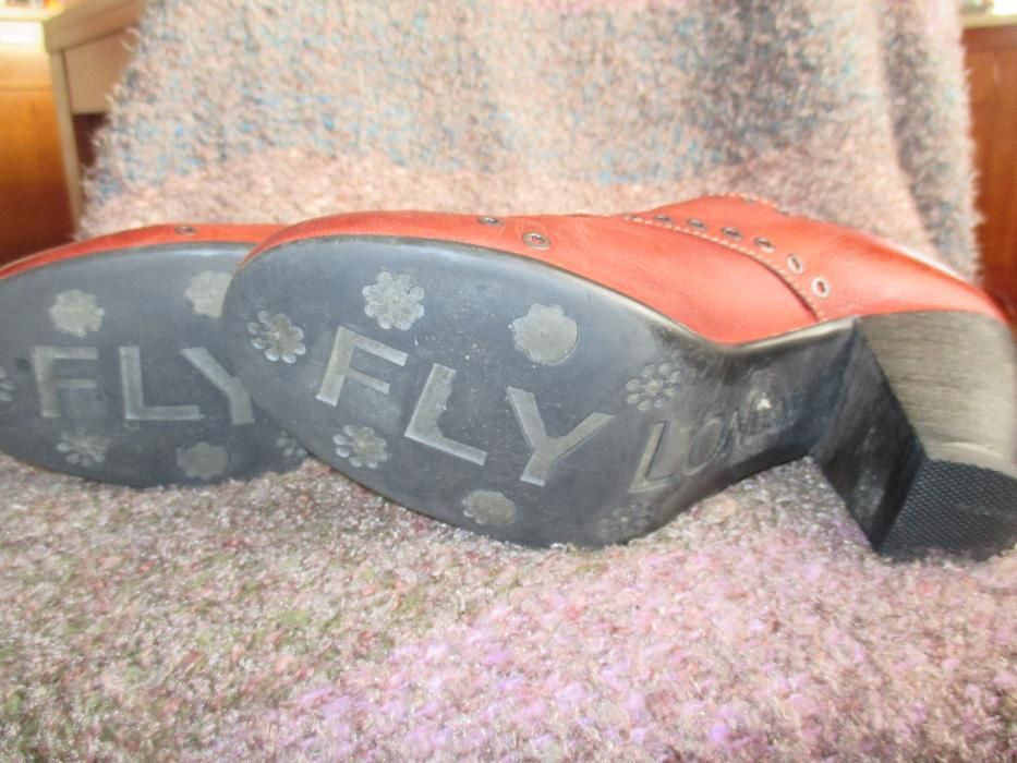 Sapatos vermelhos Fly