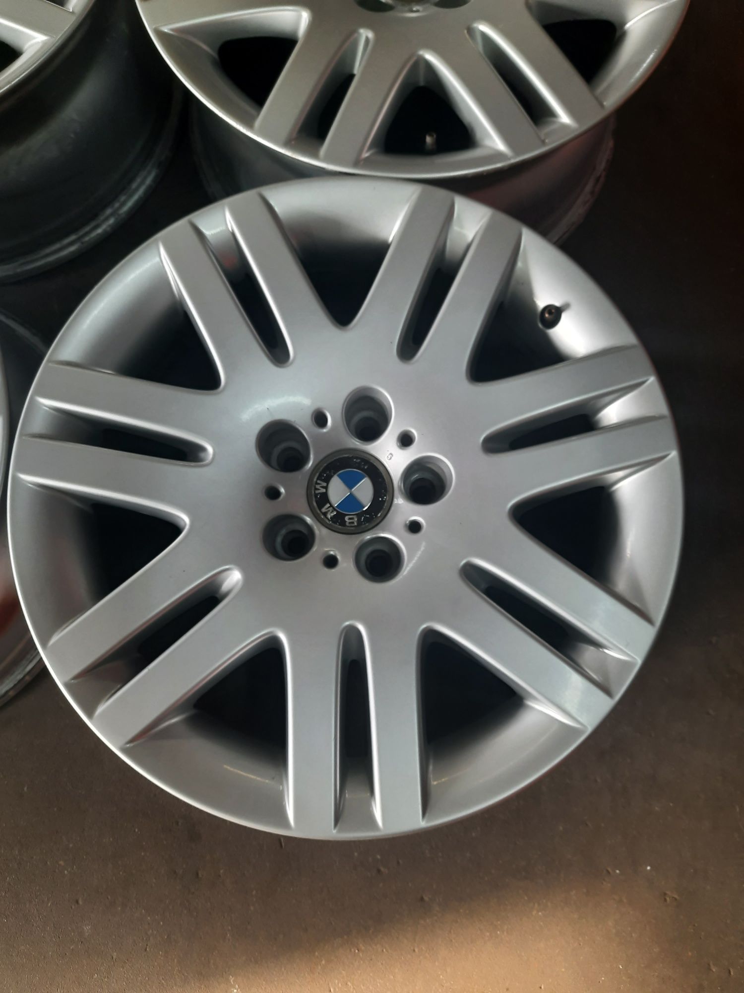 (005) Felgi 18" 5x120 is 24 8j - BMW