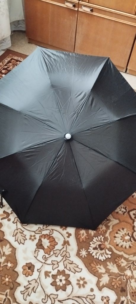 Продаю зонты от дождя.