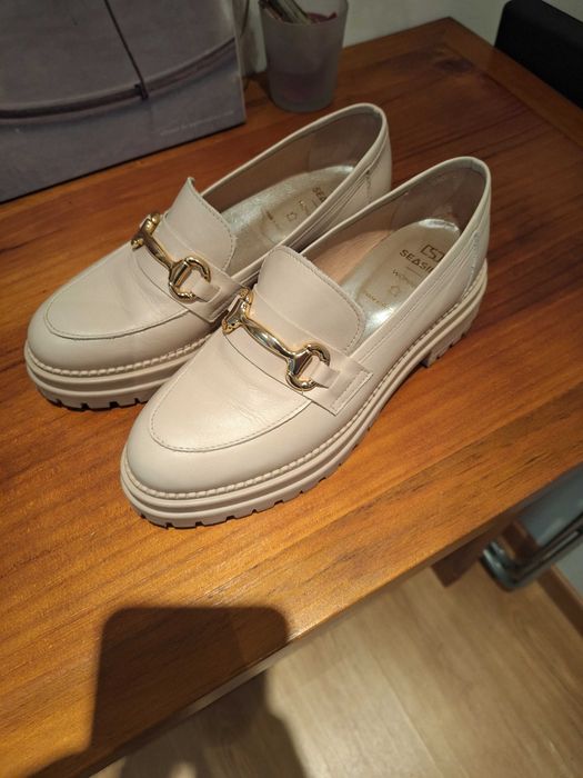 Sapatos em pele tamanho 37 Seaside