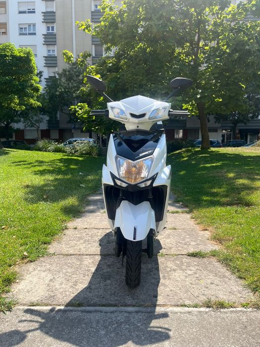 OFERTA DE NATAL: Scooter elétrica EML 07