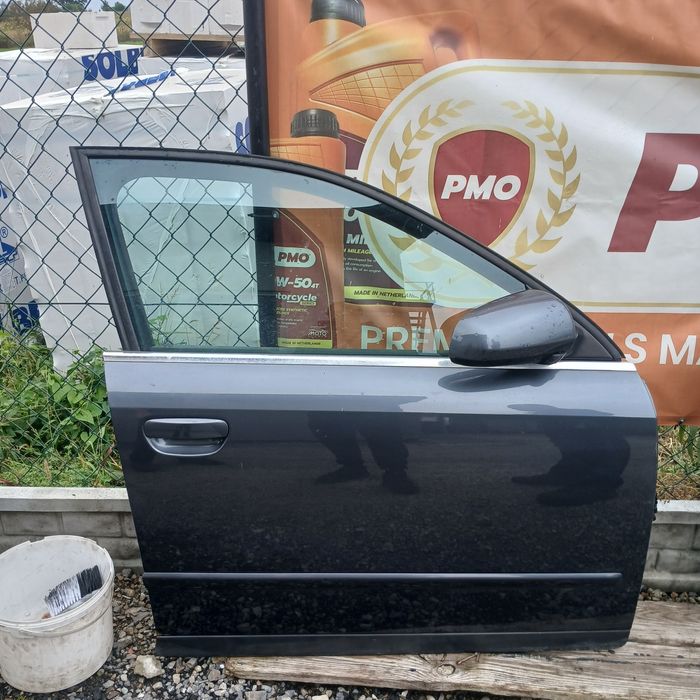 Poszycie drzwi prawy przód Audi a4 b6 lx7z