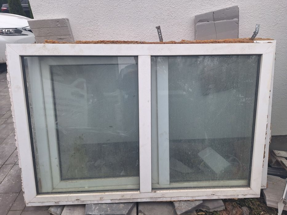 Вікна нові , є цілі глухі і відкриваючі