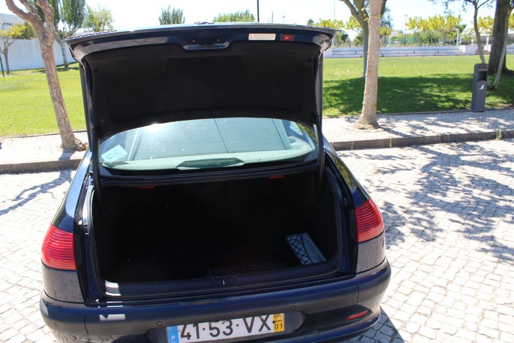 Peugeot 607 2.2HDi 133 Azul Sedan