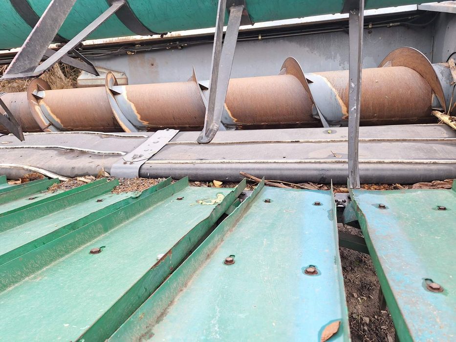 Продам жатку до комбайна массей фергюсон разом з ліфтерами