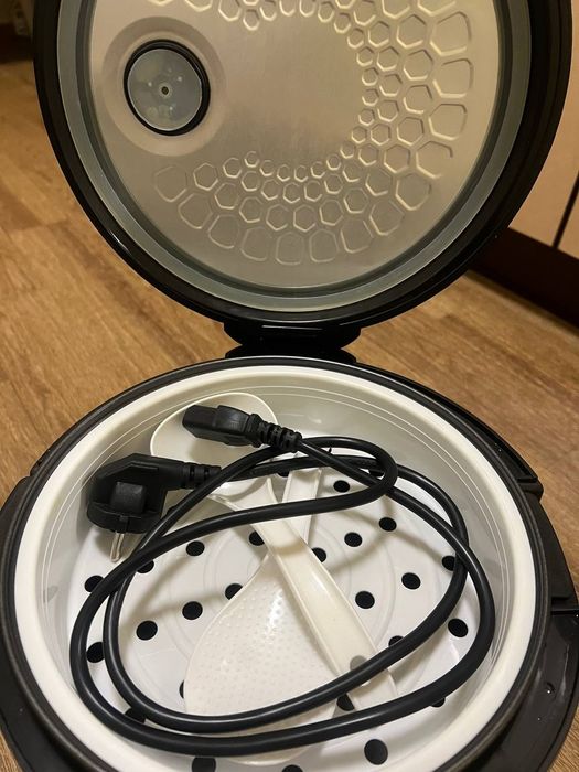 Grunhelm MC-218C Мультиварка