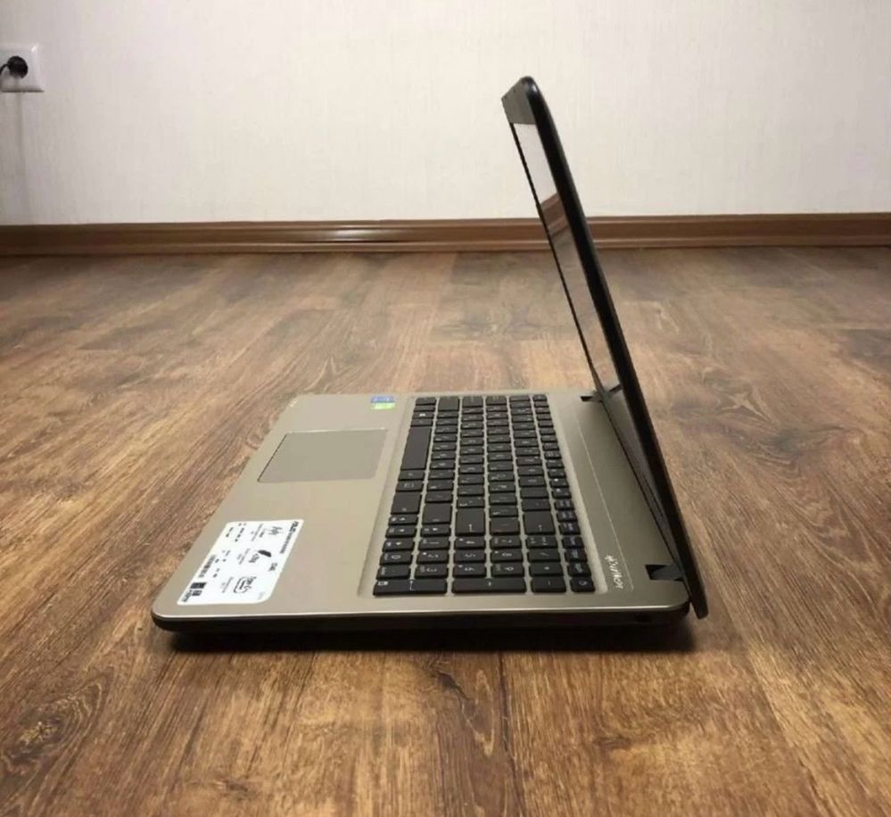 Ігровий Ноутбук Asus R540 | Core i3 | 8 ГБ ОЗУ | 250 SSD | GT 920M