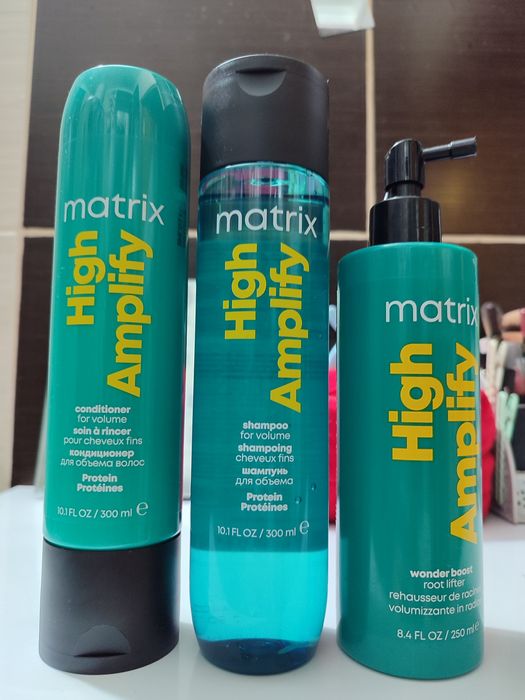 Набір Matrix  по догляду за волоссям шампунь кондиціонер спрей для обь