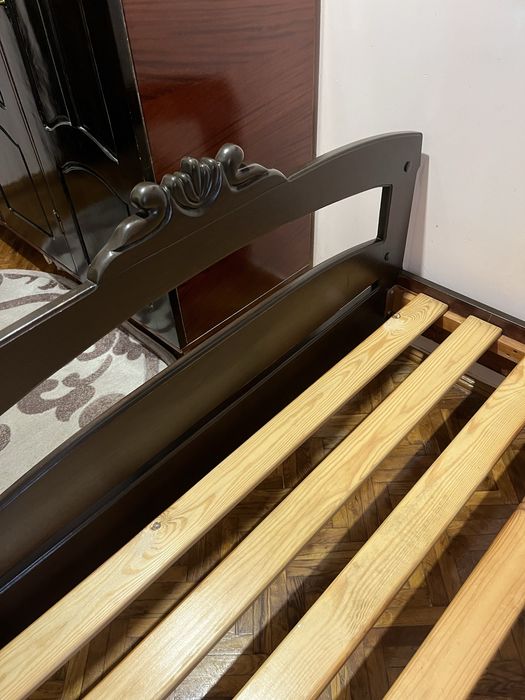 Продам деревʼяне ліжко